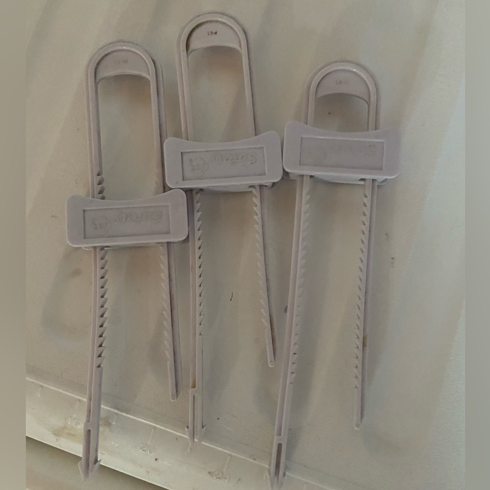 Safety 1st cabinet door locks (for a double cabinet)